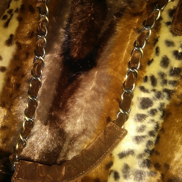 Animal Printed Faux Fur Pocketbook - Picture 2 of 8